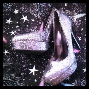 Penny Love's Kenny size 8 1/2 silver glitter pumps